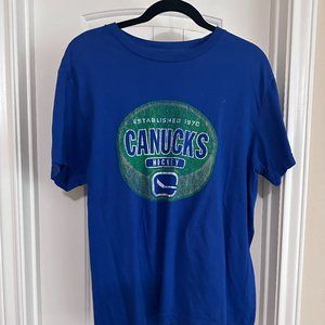 Vancouver Canucks NHL HOCKEY Puck Est 1970 Vintage Retro Shirt Mens  L